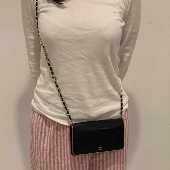 Authentic Chanel cross body calfskin - Picture 10 of 14